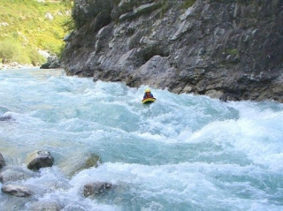  维登河的水流下降 